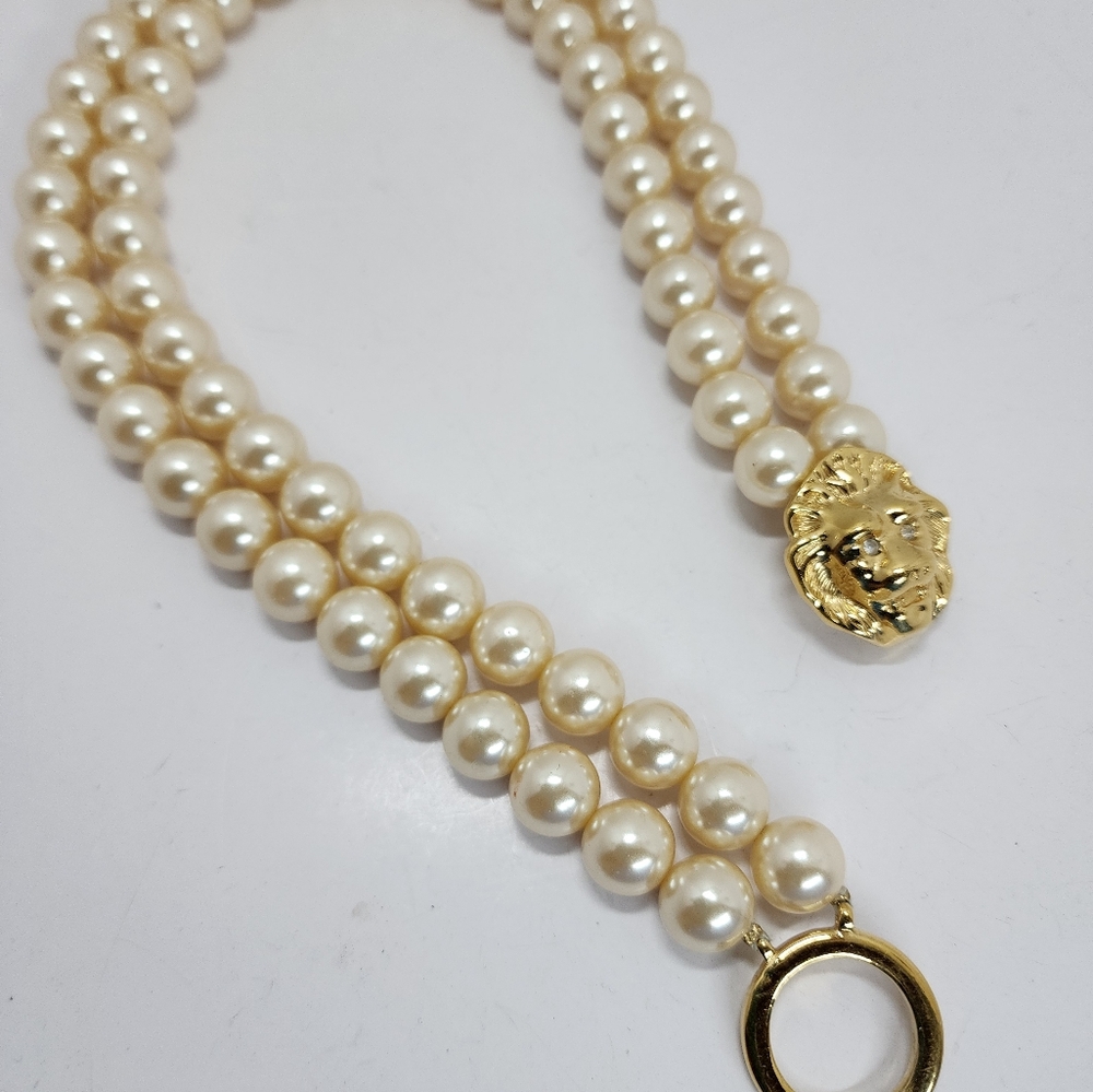 Elegant Cream Pearl Necklace with Gold Accents